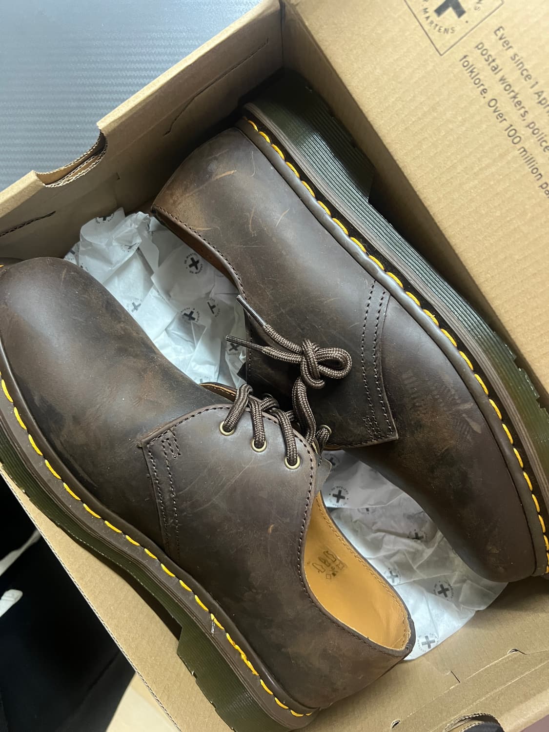 닥터마틴 1461 크레이지홀스 다크브라운 280 (UK9) 상품이미지5