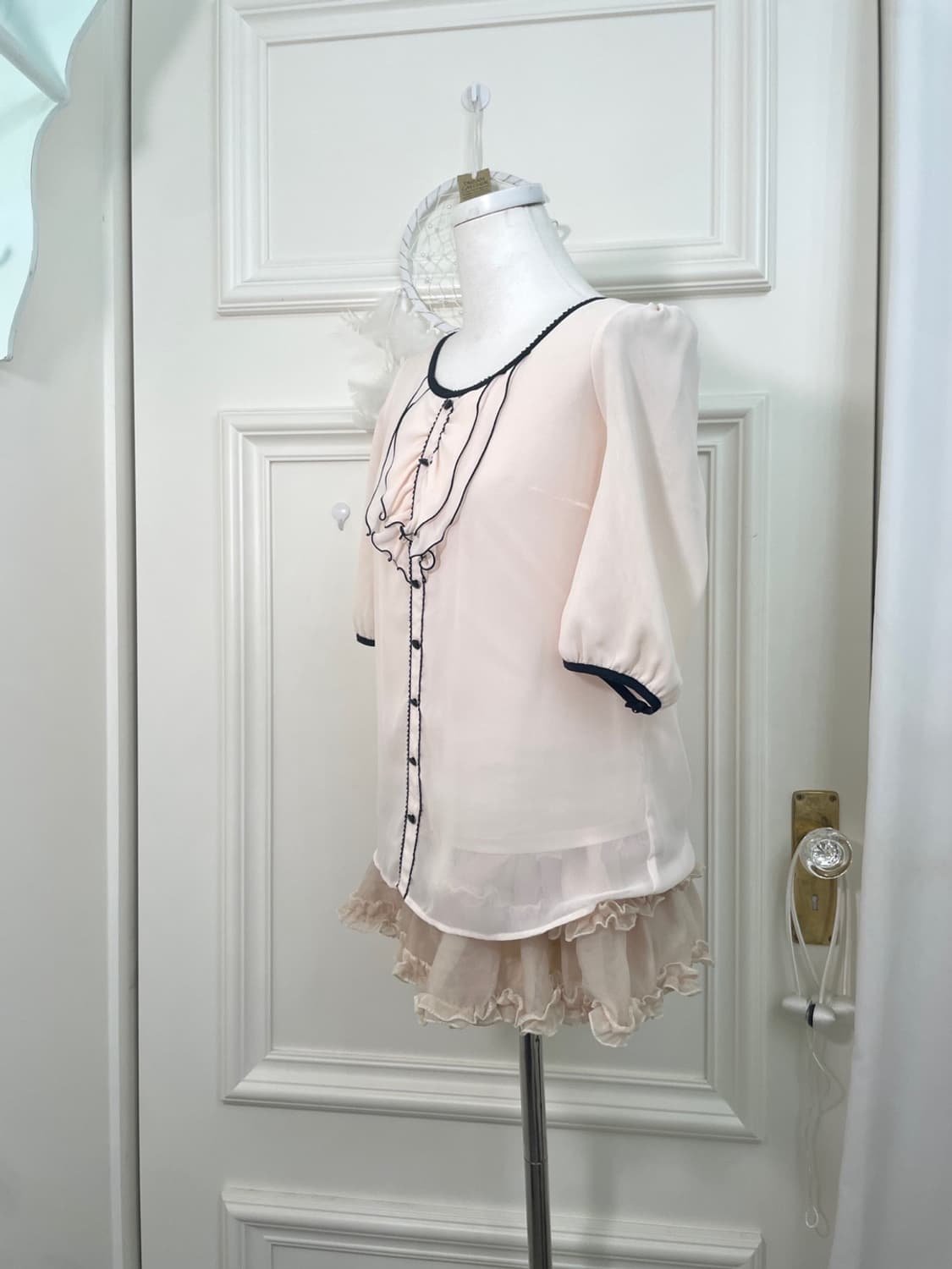 sheer pink black line ruffle blouse 상품이미지2