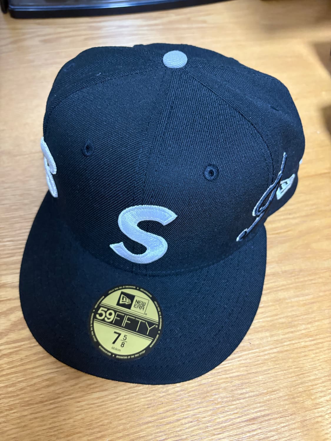 뉴에라 슈프림  7 5/8 사이즈 상품이미지1