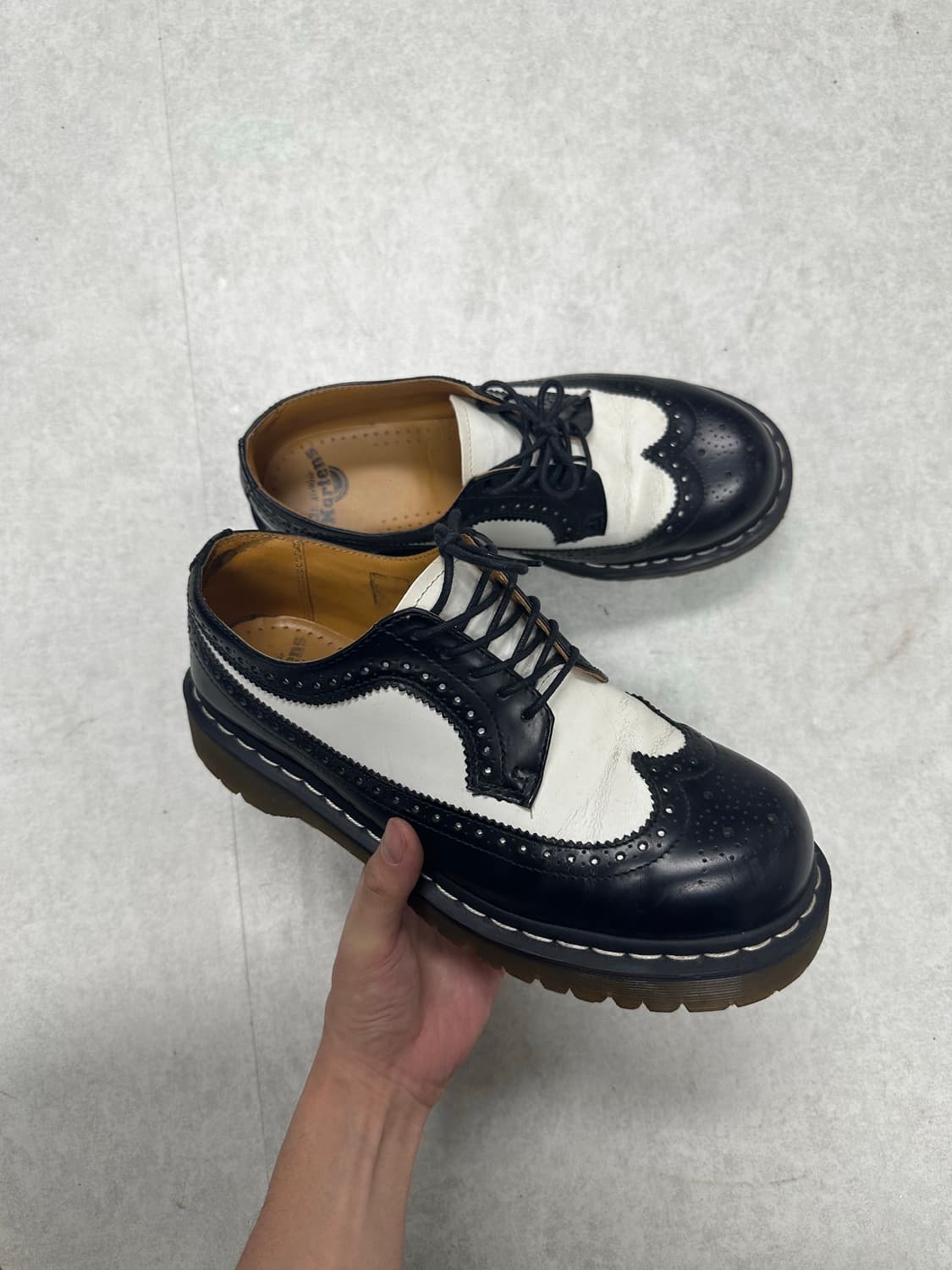 닥터마틴 윙팁 상품이미지6