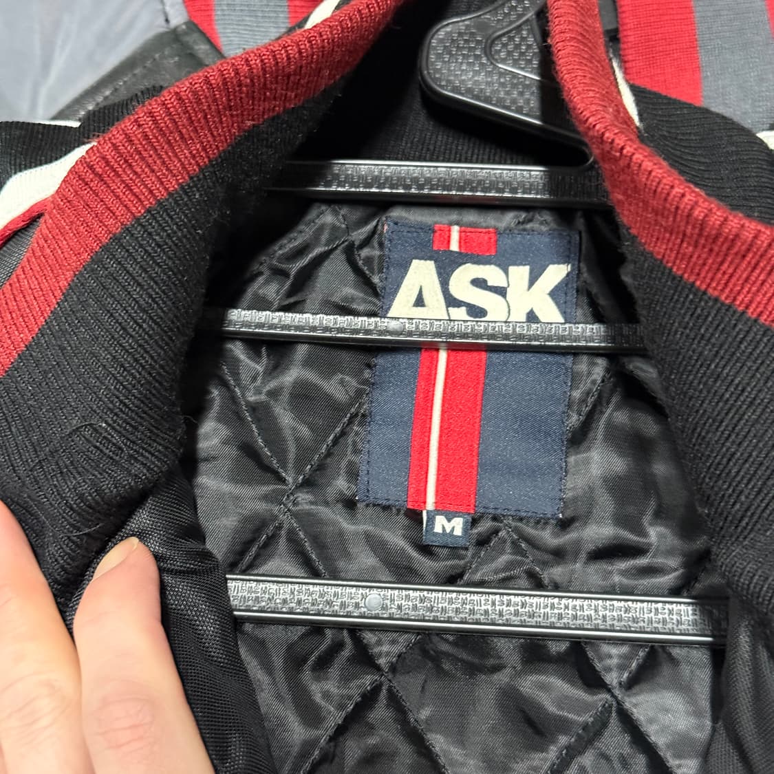ASK 올드스쿨 자수 디테일 레이싱 퀼팅 크롭 봄버 자켓 상품이미지8