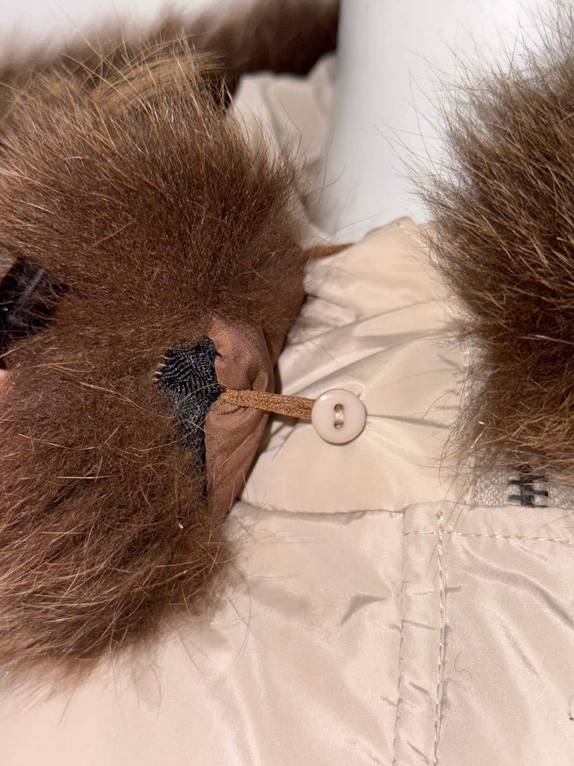 Beige fur trimming frill detail hood 패딩 상품이미지4