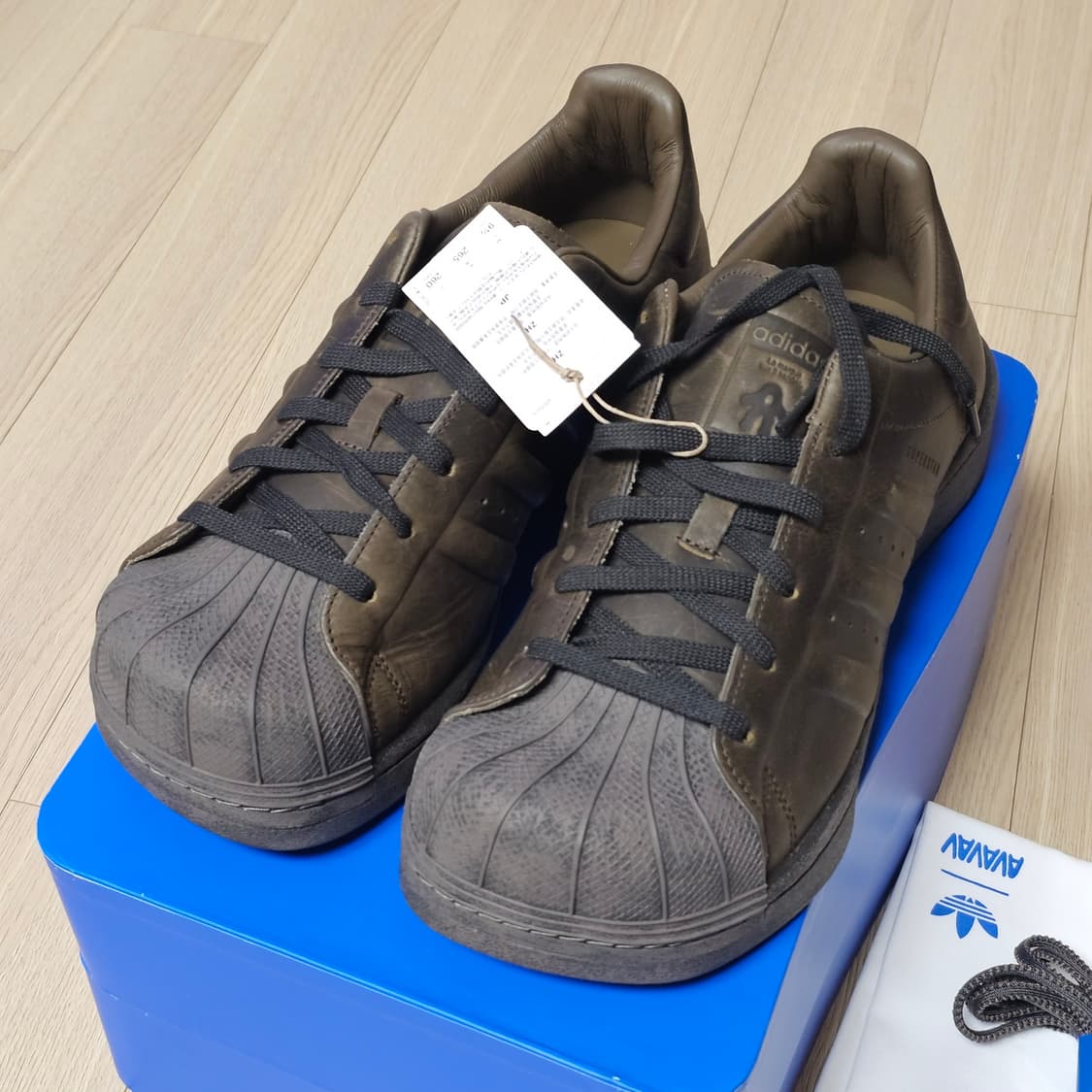 265 새제품) 아디다스 X AVAVAV 아바바브 슈퍼스타 브라운 상품이미지3