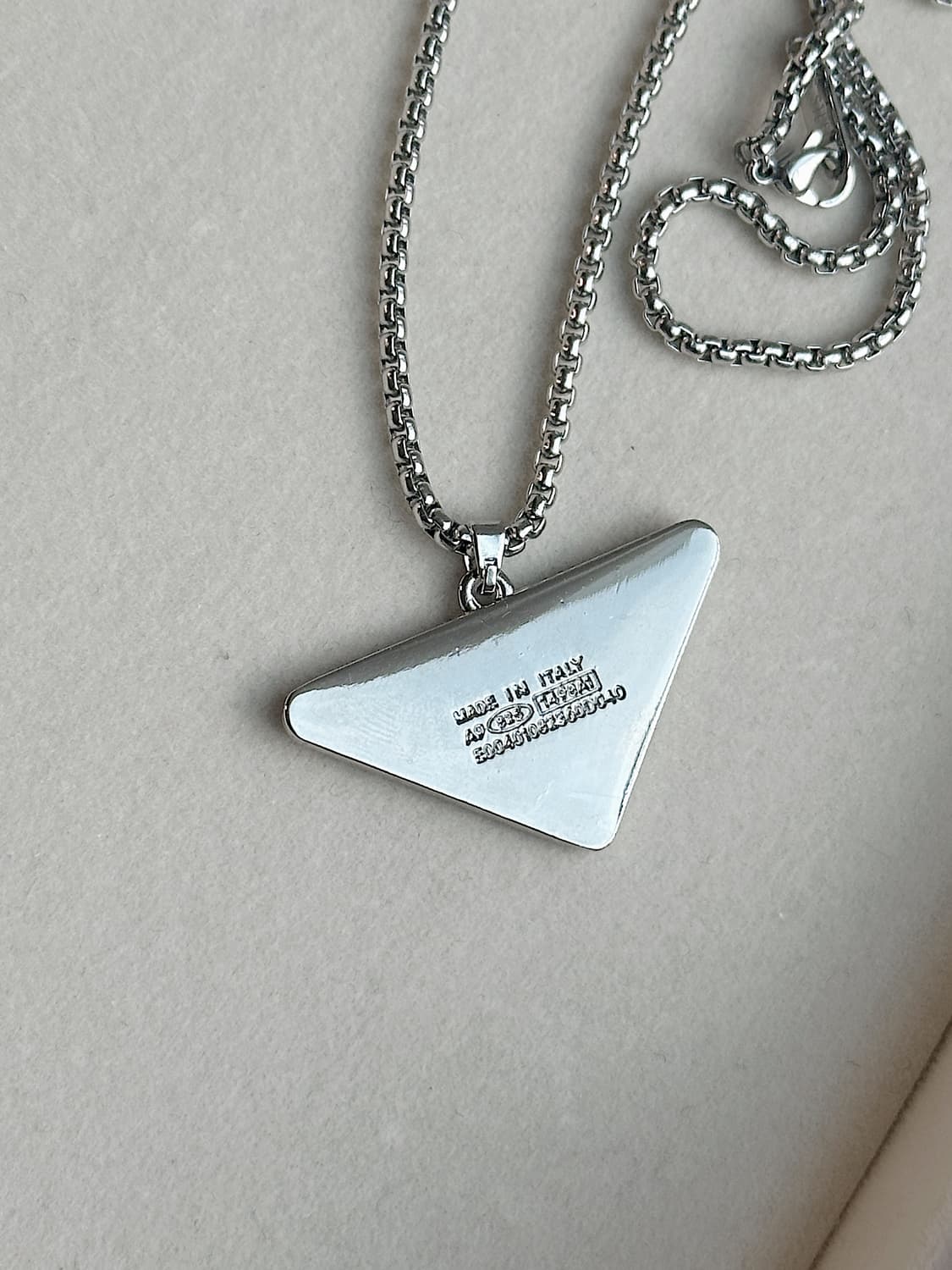 프라다 삼각로고 남성 목걸이 상품이미지3