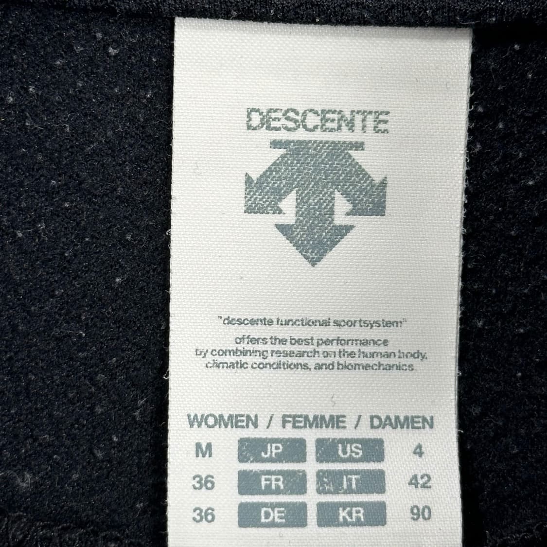 데상트 트레이닝 블랙 트랙탑 져지 (S 여성추천) 상품이미지5