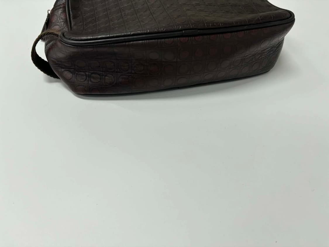 살바토레 페라가모 간치니 모노그램 가죽 클러치 상품이미지5