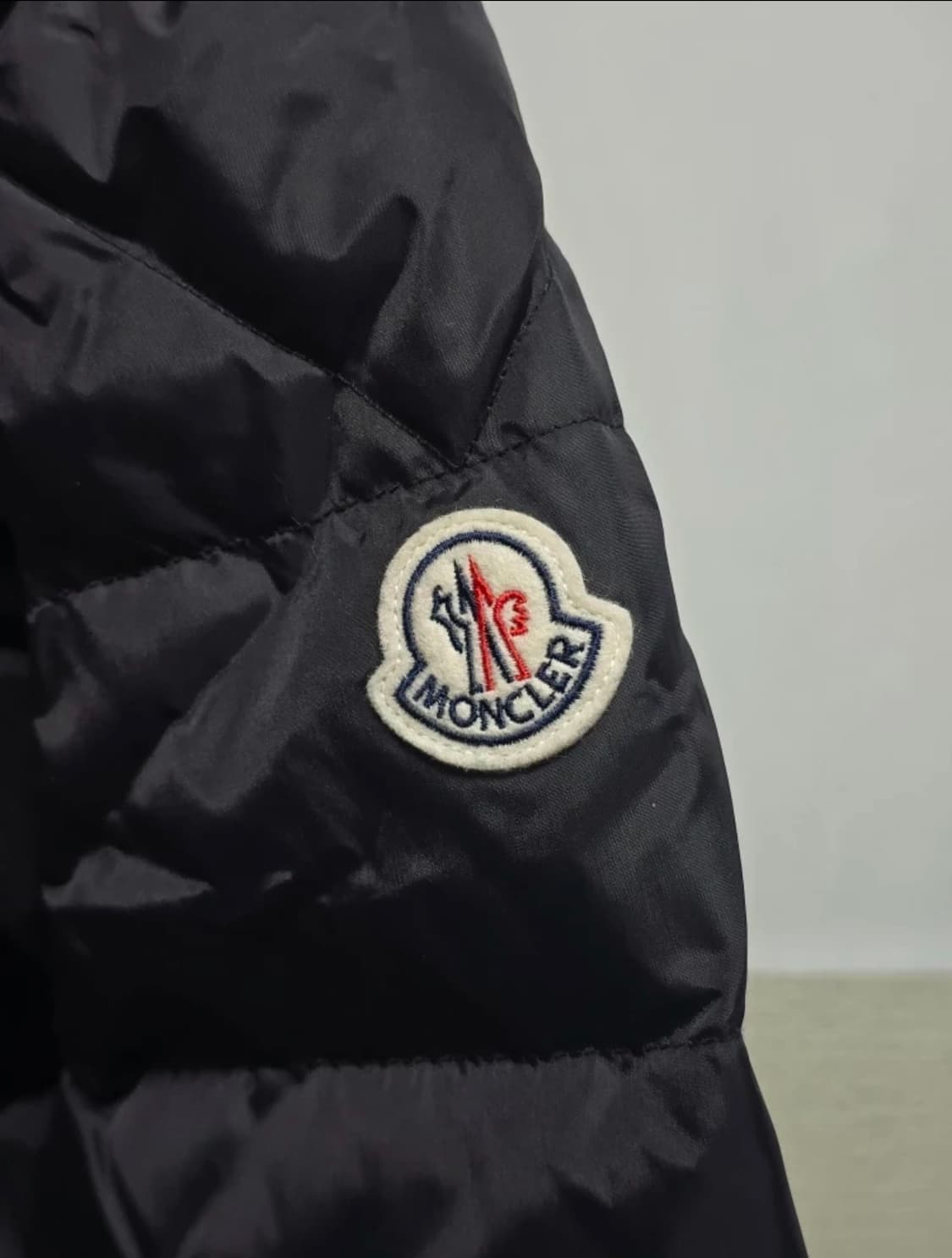 몽클레어 클루니 블랙 패딩 상품이미지3