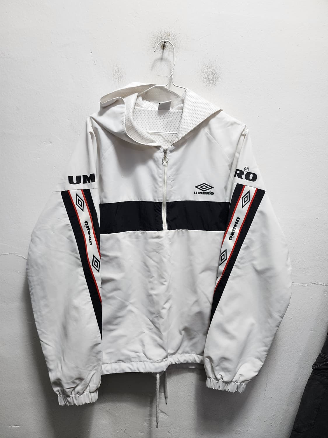 엄브로 화이트 후드 바람막이 자켓 상품이미지1