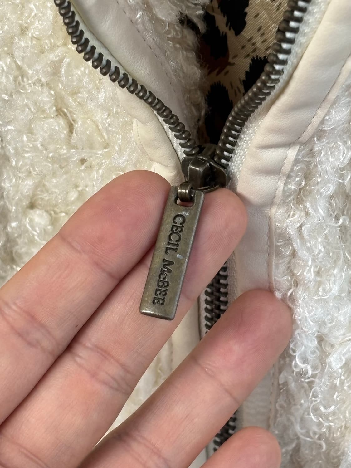 CECIL McBEE 뽀글이 호피 안감 점퍼 상품이미지5