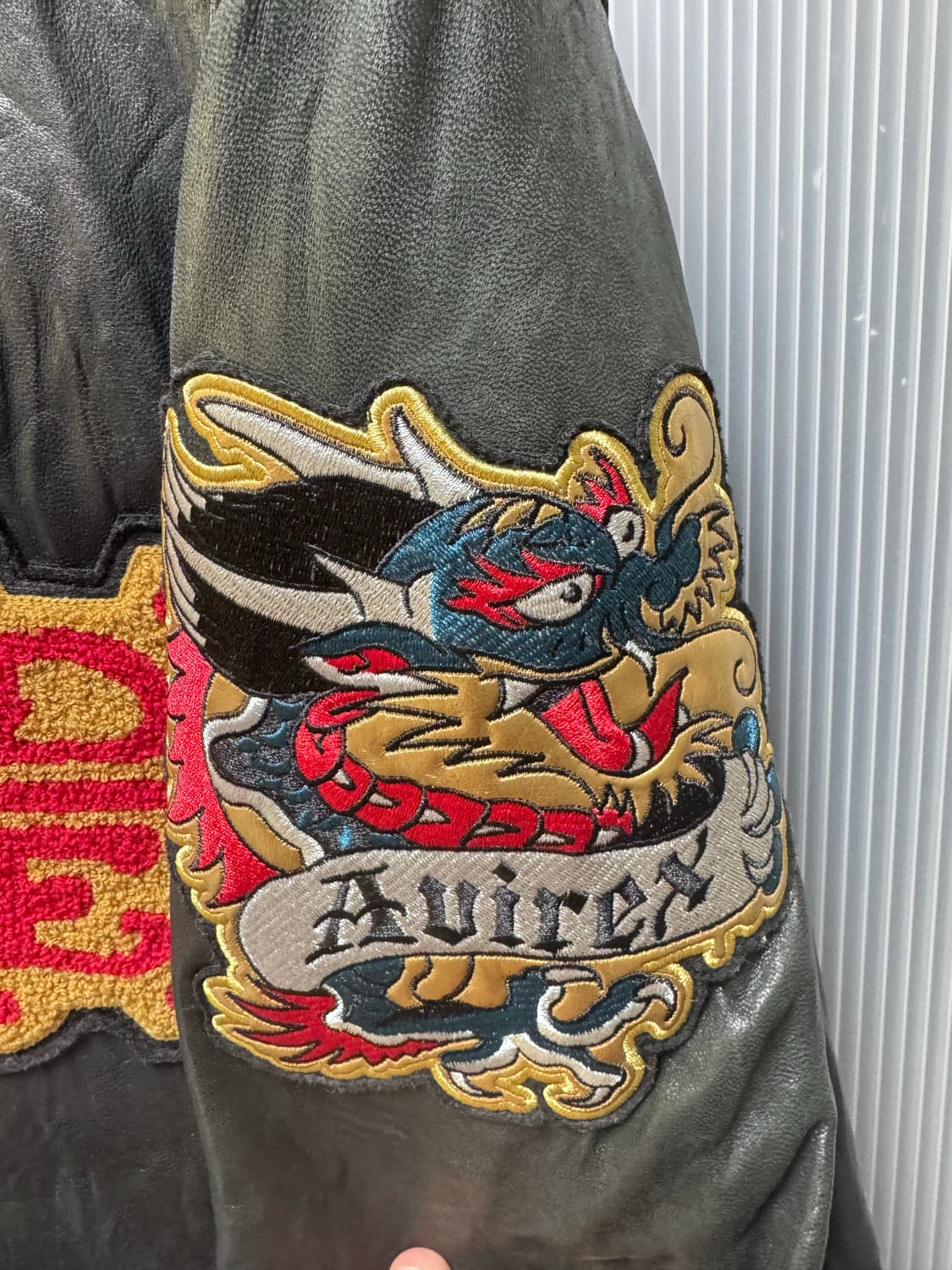 에드하디 x 아비렉스 콜라보 빈티지 가죽 바시티 자켓 상품이미지3