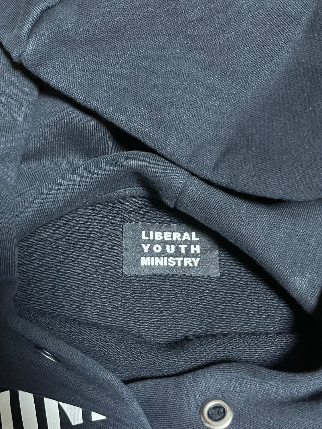 Liberal youth ministry 블랙 후드티 상품이미지3