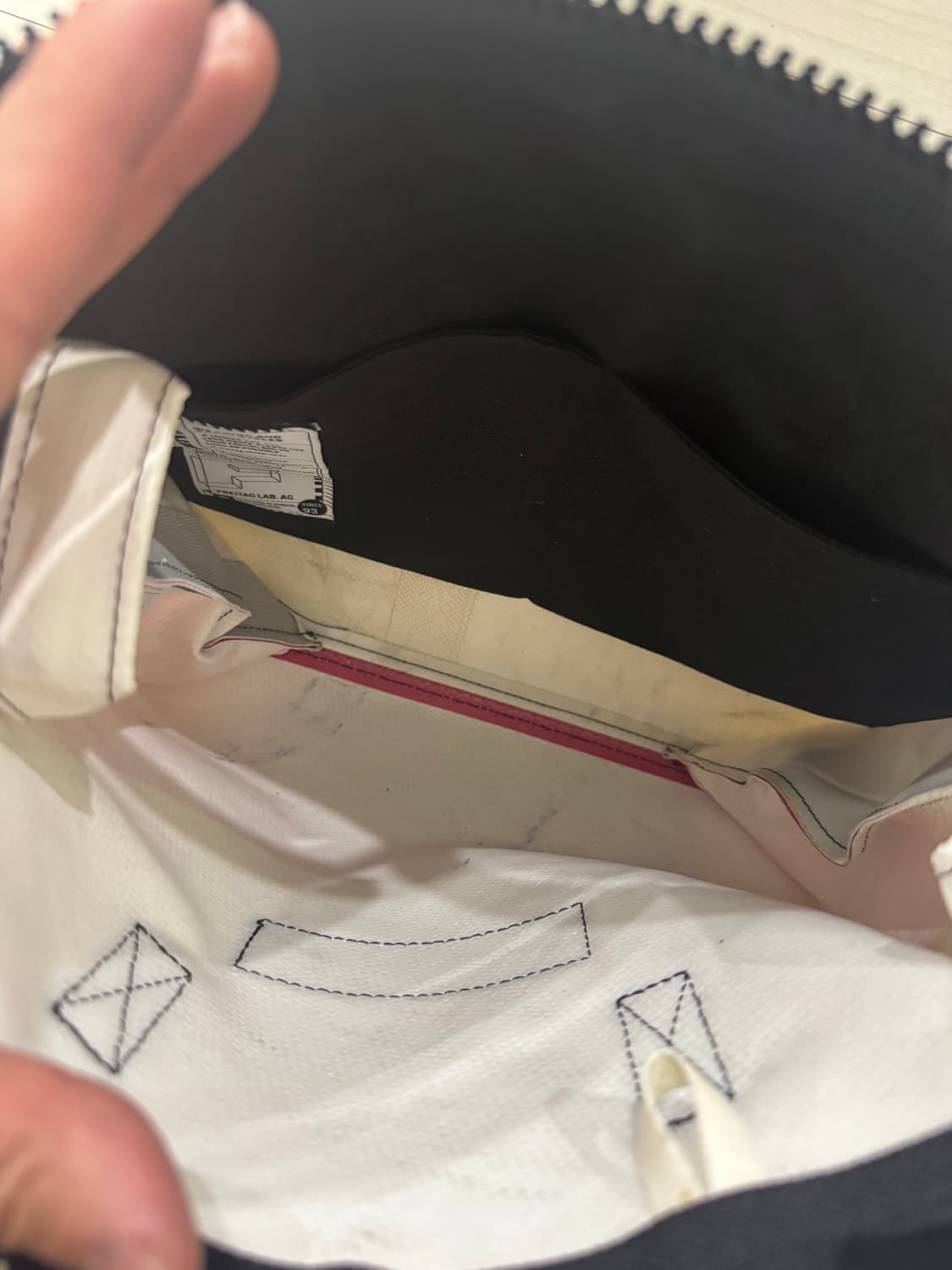프라이탁 루비 핑크색 판매합니다 상품이미지3