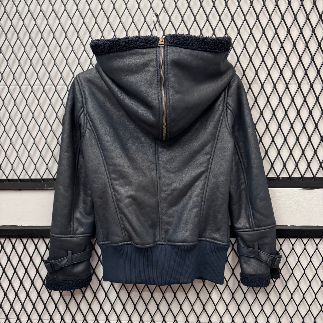 캘빈클라인 진스 레더 무스탕 슬림핏 하이넥 후드 디테일 블랙 상품이미지2