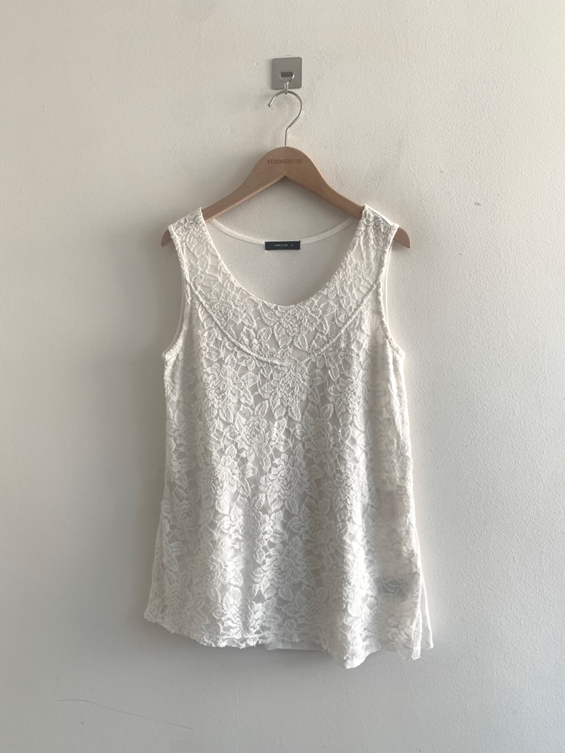 Lace u neck sleeveless top 상품이미지1