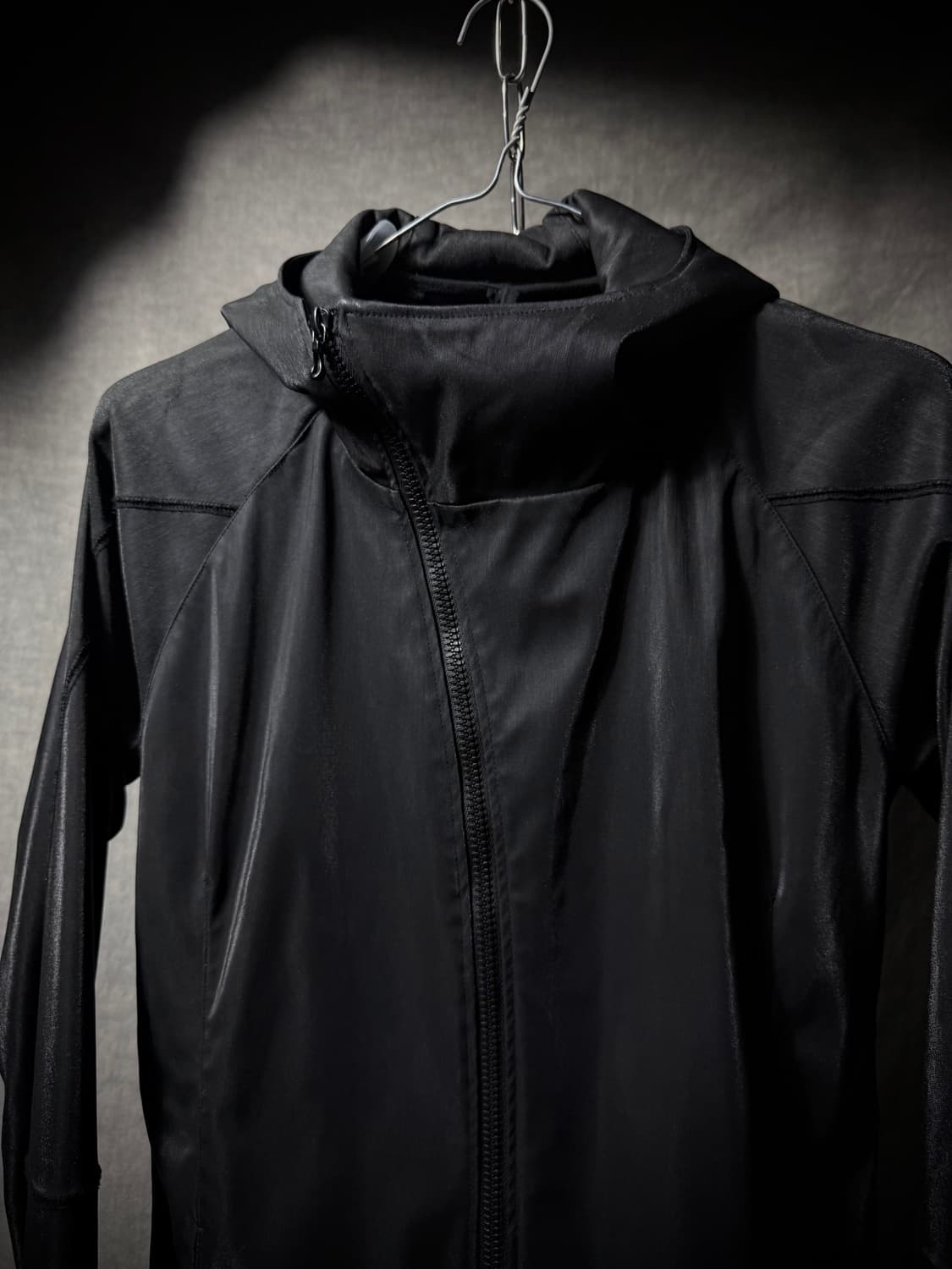 립반윙클 비대칭 하이넥 코팅 후드집업 상품이미지5