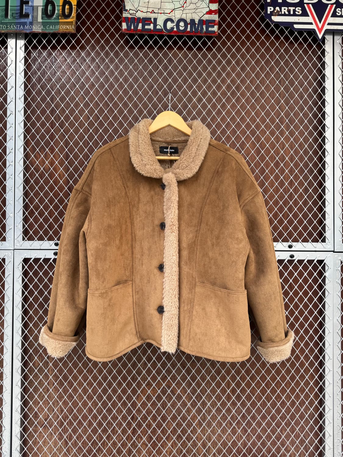 마리끌레르 버튼 카라 스웨이드 오버핏 무스탕 자켓 F 상품이미지1