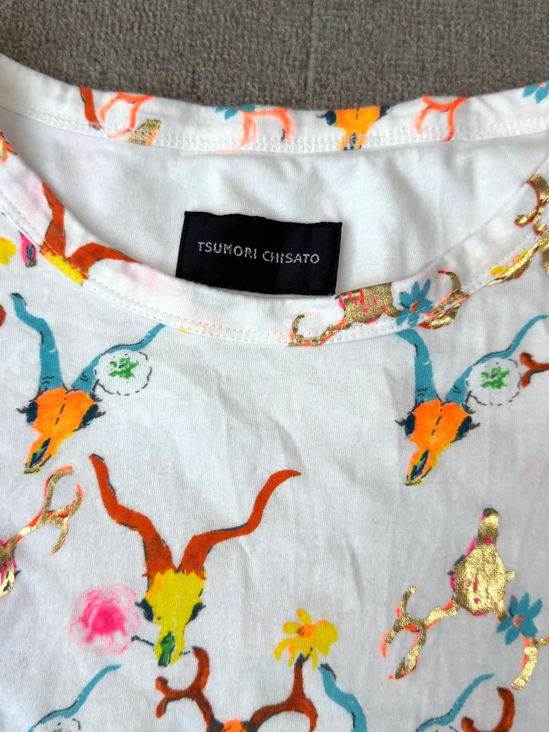 츠모리 치사토 헌팅 트로피 형광 프린팅 티셔츠 상품이미지2