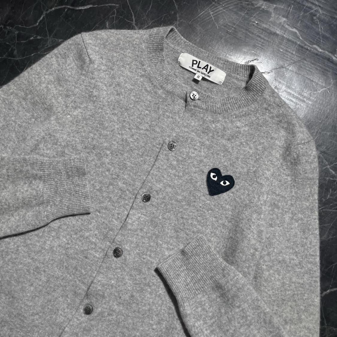 꼼데가르송 시그니처 블랙와펜 그레이컬러 가디건 상품이미지2