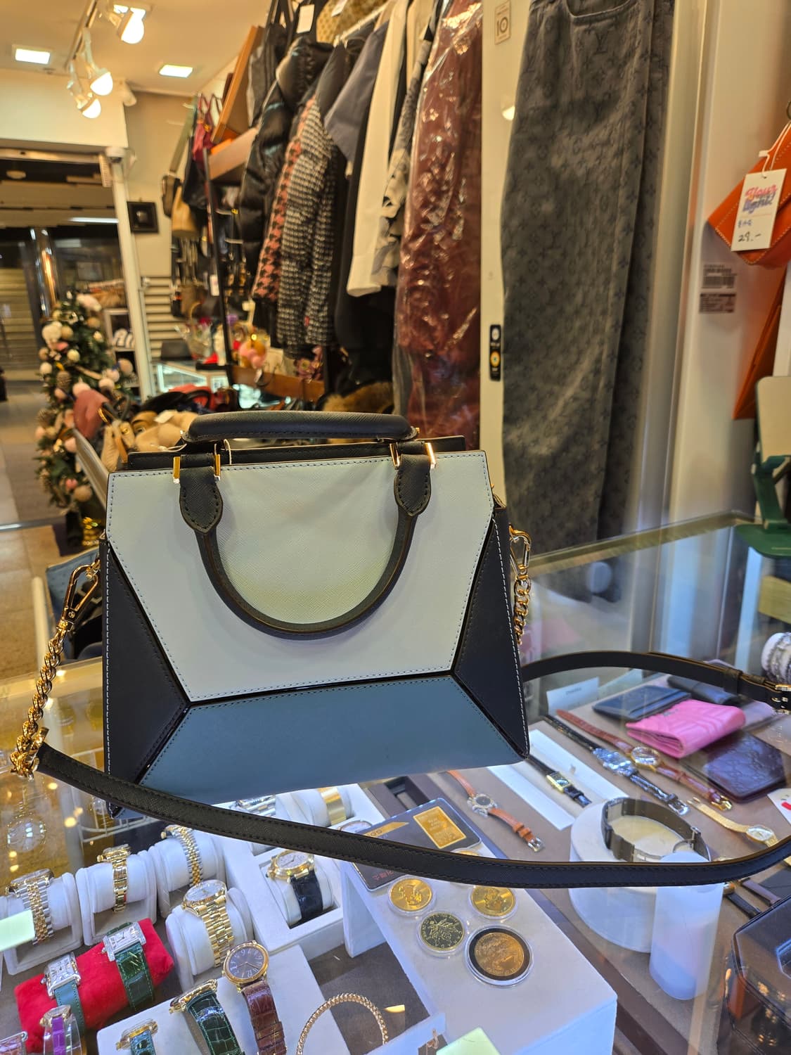 마이클코어스 프리즘 미디엄 메신저 사첼백 상품이미지2