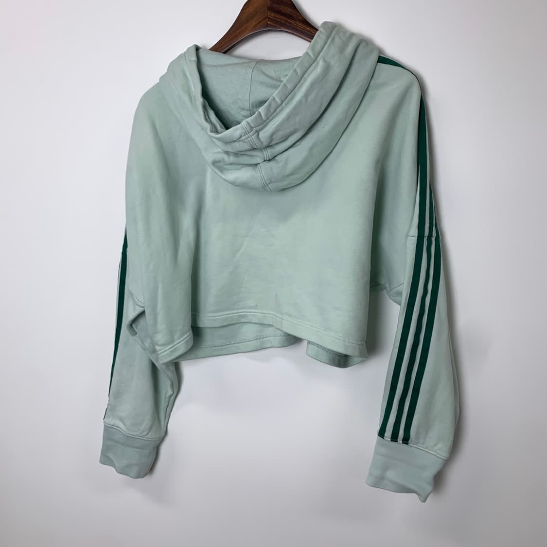 아디다스 사이드라인 화이트 크롭 후드티 상품이미지3