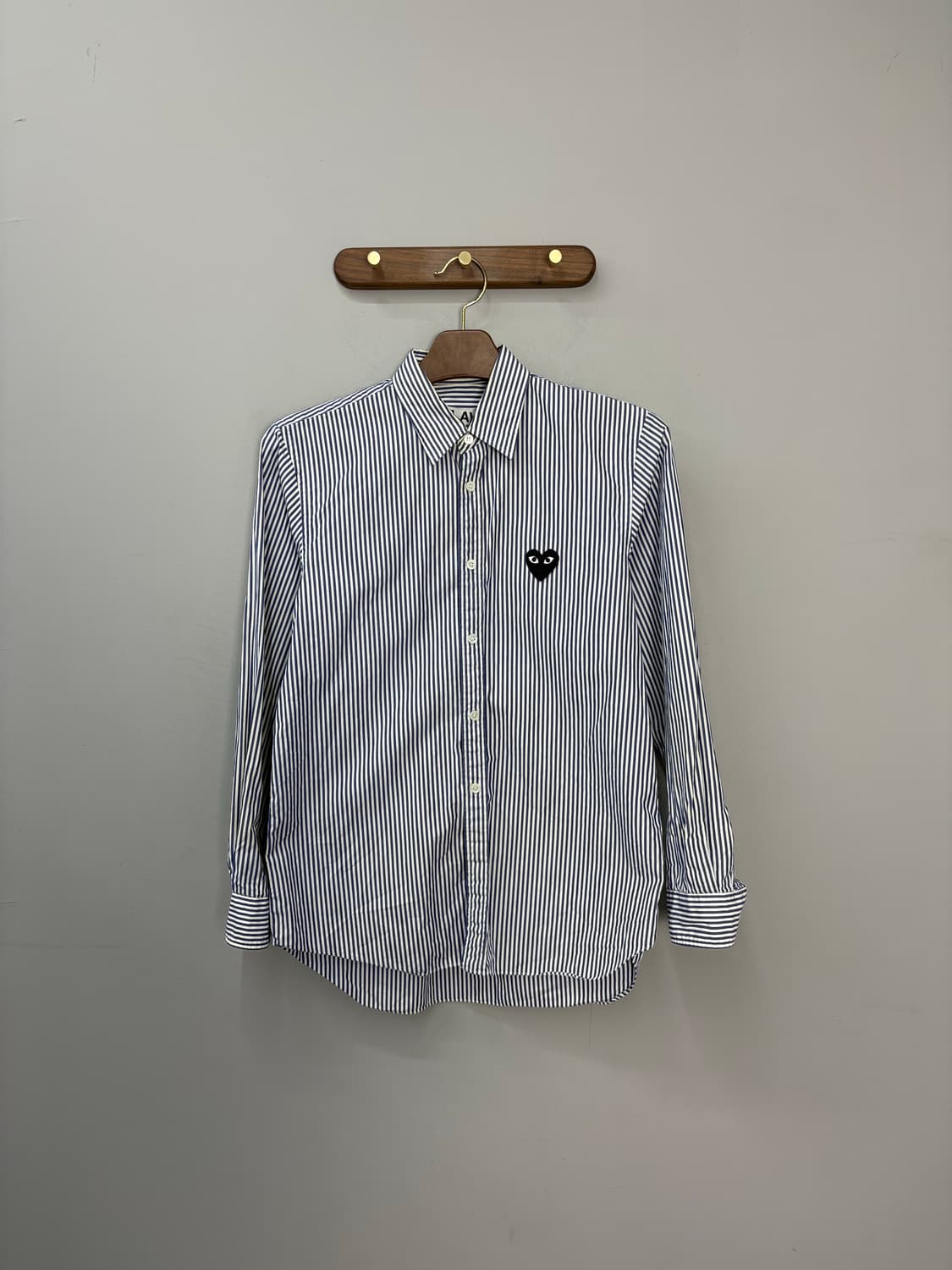 꼼데가르송 스트라이프 블랙하트 와펜 셔츠 A2900 상품이미지2