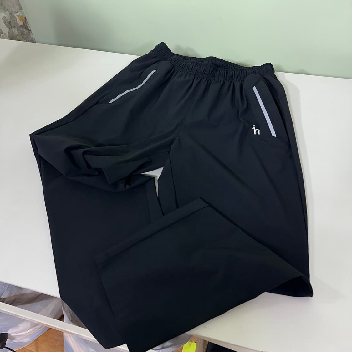 95 M 헤지스 블랙 슬림레귤러핏 기본로고 밴딩 나일론팬츠 상품이미지1