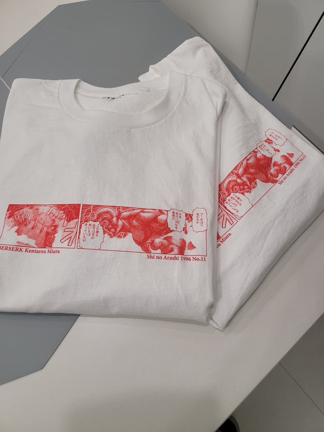 거장의 혼이 담긴 한 장 유니클로 x 베르세르크 UT  2장일괄  상품이미지1