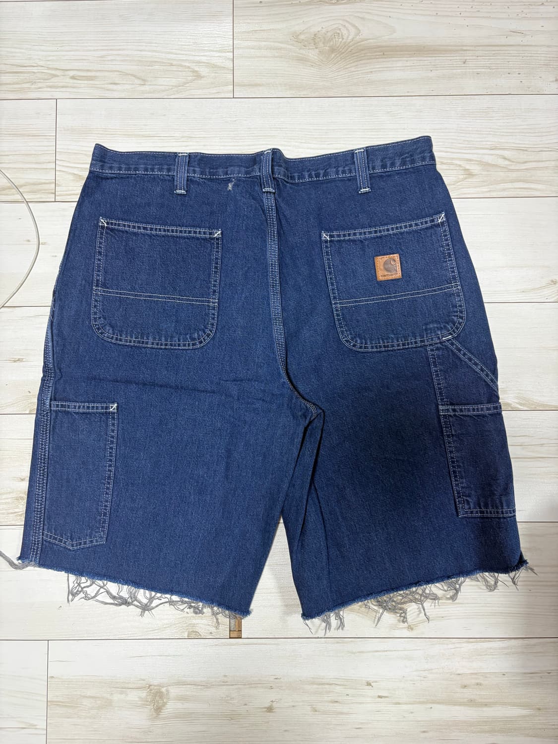 칼하트 카펜터 컷오프 데님 쇼츠 가죽탭 상품이미지1