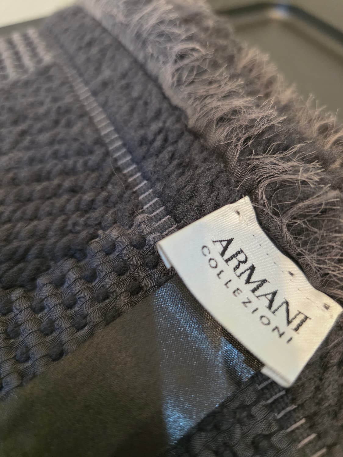 아르마니 콜레지오니  투톤 그레이  머플러 상품이미지1