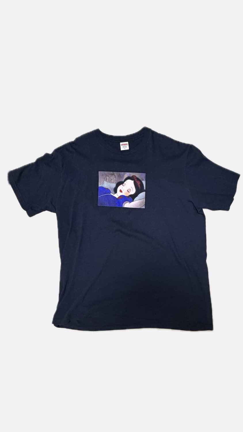 슈프림 스노우 화이트 티셔츠 네이비 (24FW) 상품이미지3