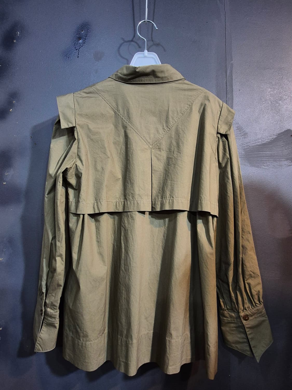 칼 라거펠트 카키색 여성 셔츠 95 상품이미지2
