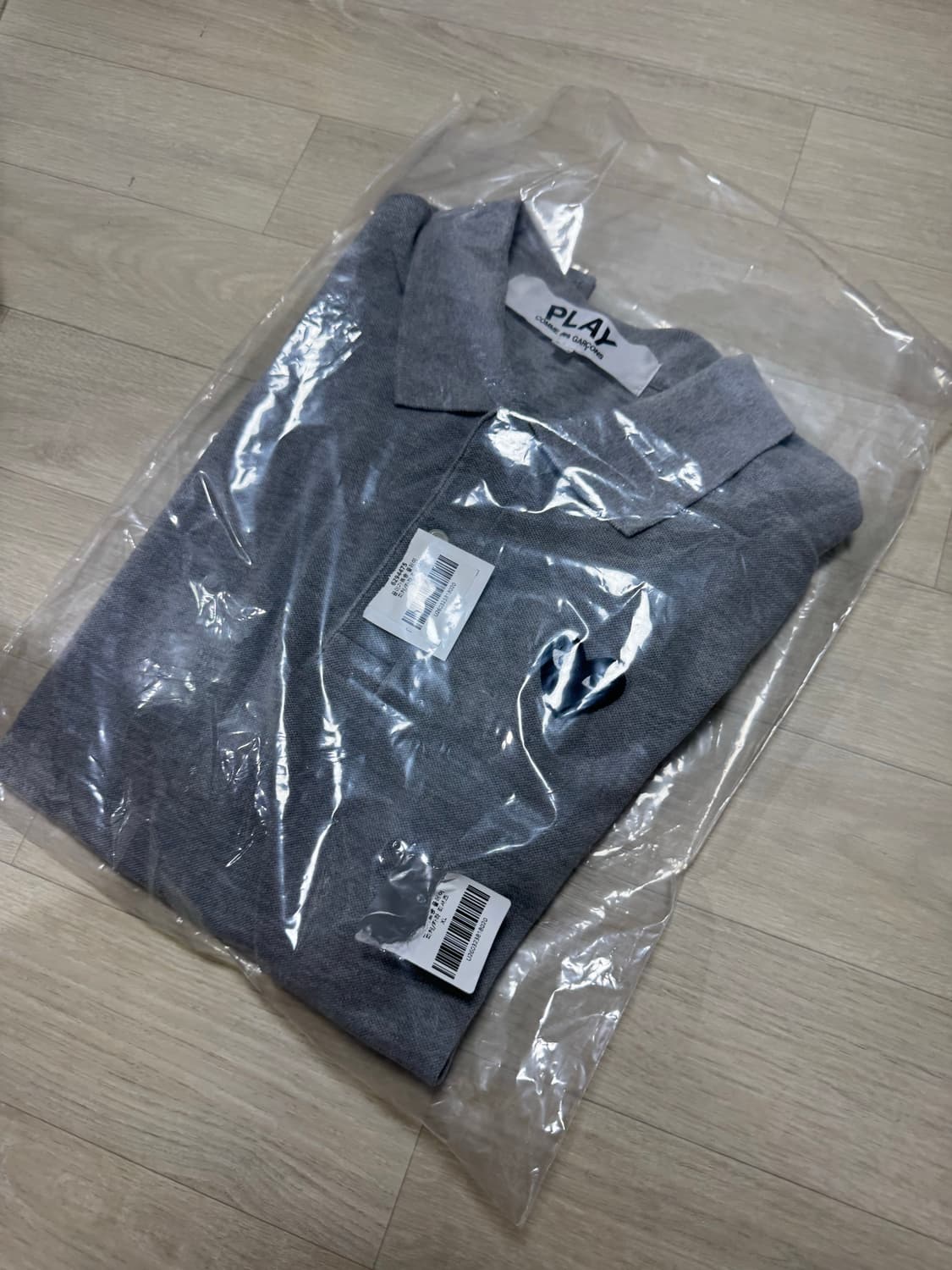 [XL] 플레이 꼼데가르송 블랙 하트 폴로 셔츠 그레이 상품이미지3