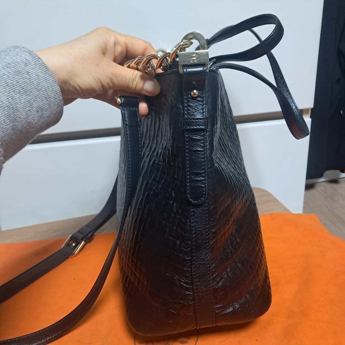 정품 아이그너 블랙 가죽 3way 숄더 크로스백(거의새제품) 상품이미지2