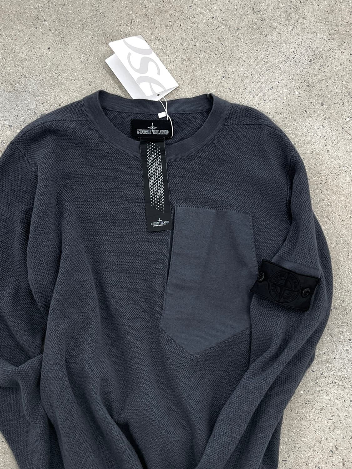 스톤아일랜드 쉐도우 프로젝트 와펜 차콜 와플 니트 상품이미지1