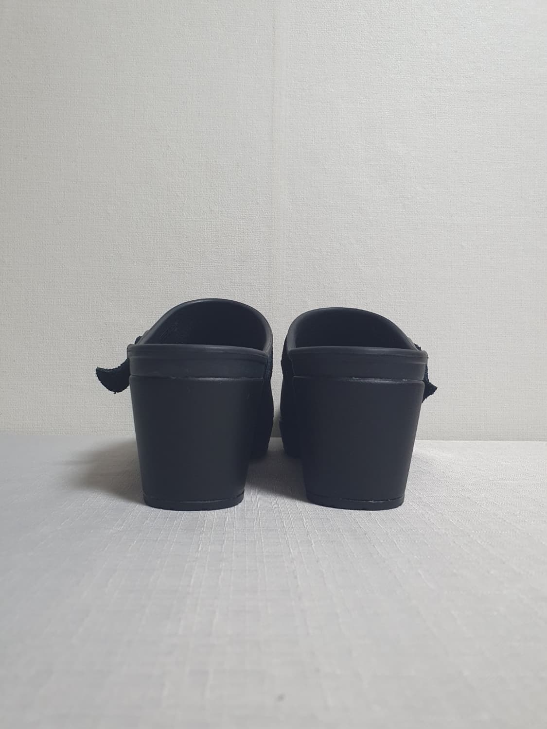 240mm 크록스 사라 벨티드 힐 클로그 블랙 상품이미지5