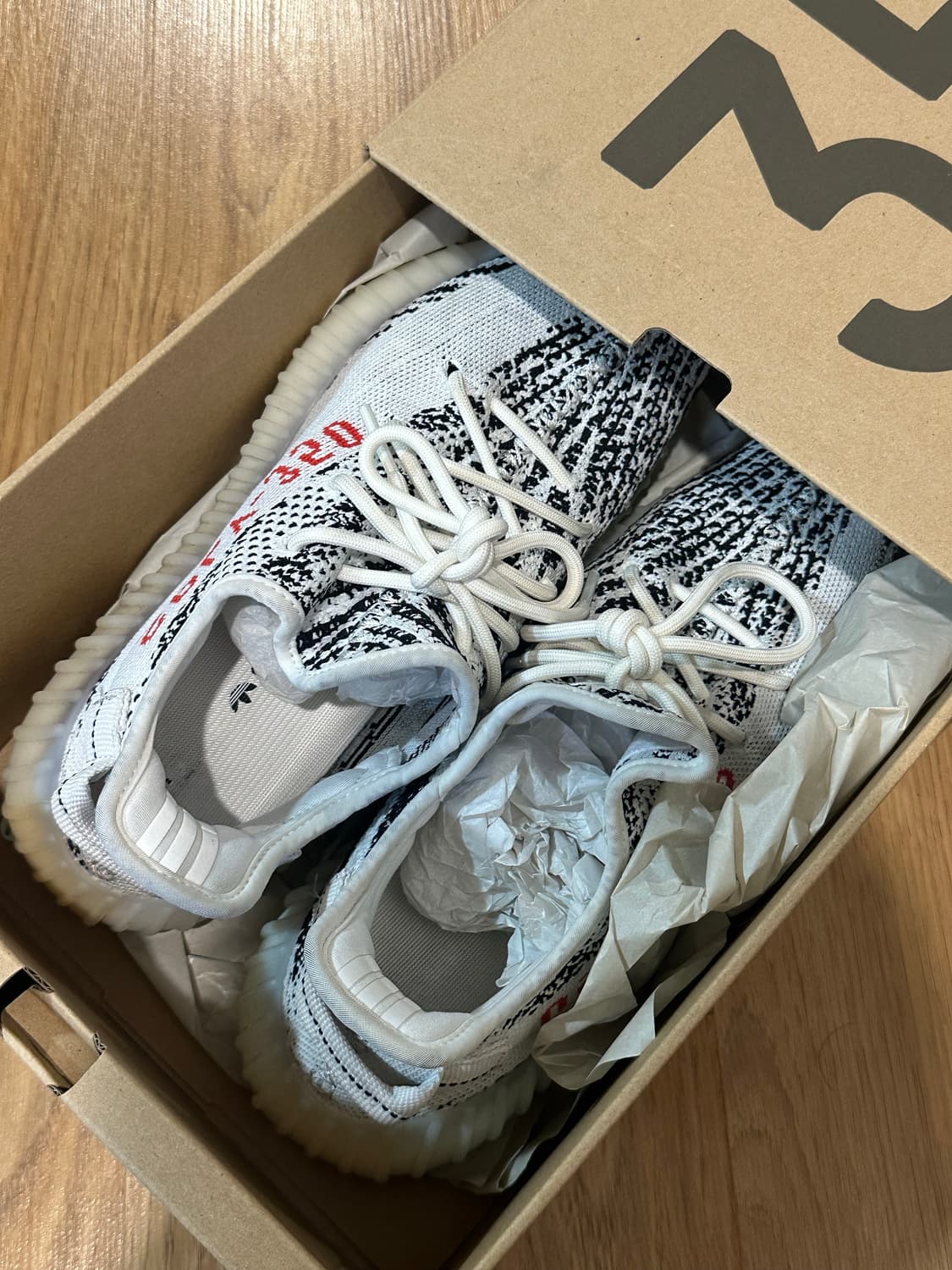 YEEZY BOOST 350 v2 (이지부스트) 지브라 상품이미지1