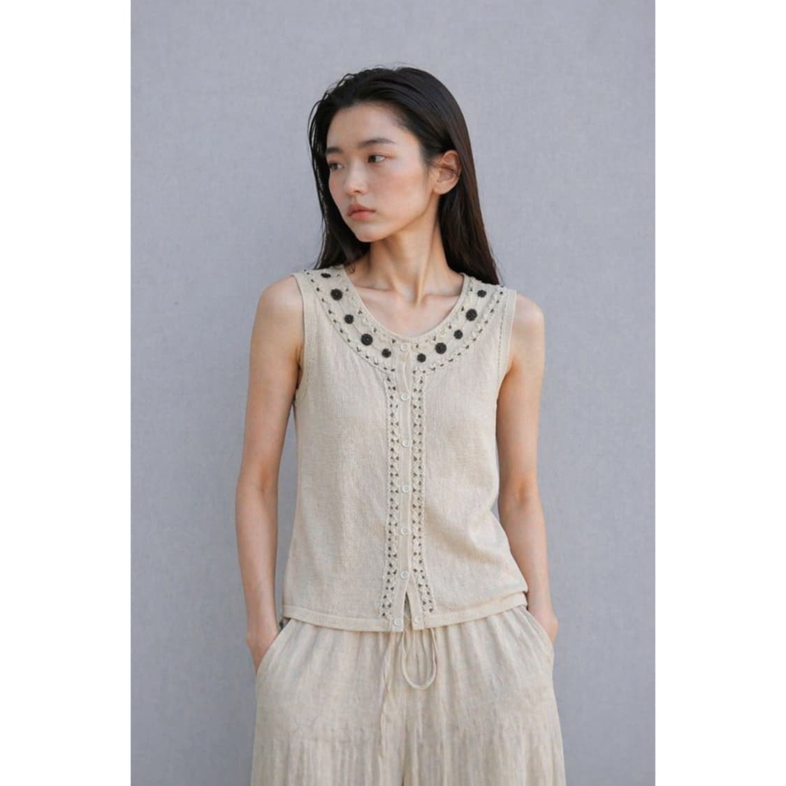 검은 장식 화이트 민소매  상품이미지1