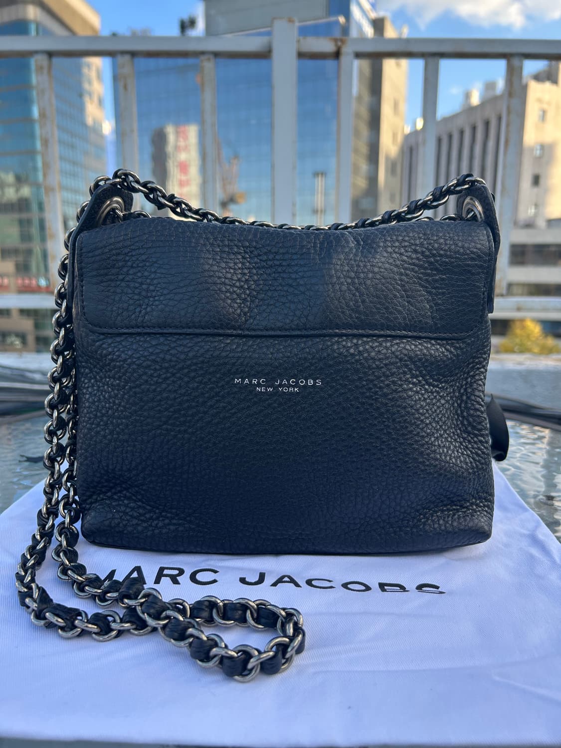 마크 제이콥스 블랙 가죽 체인숄더백 상품이미지4
