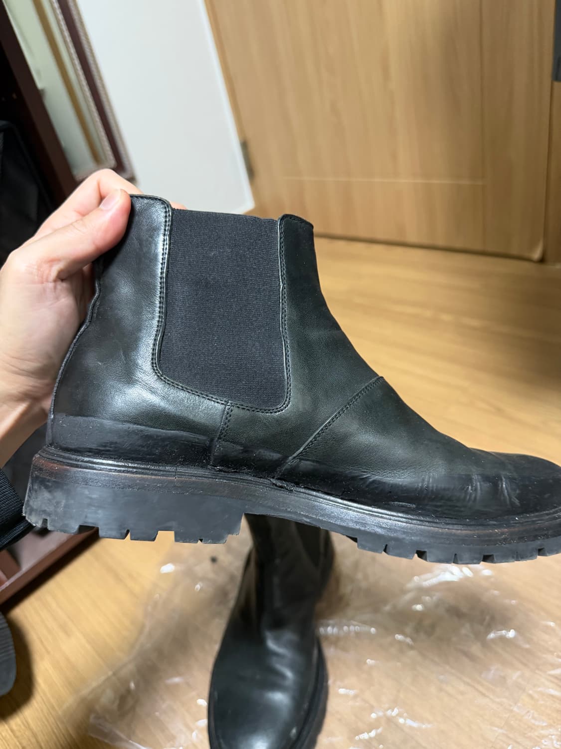 보테가베네타 첼시 러그 부츠 블랙 42사이즈 상품이미지3