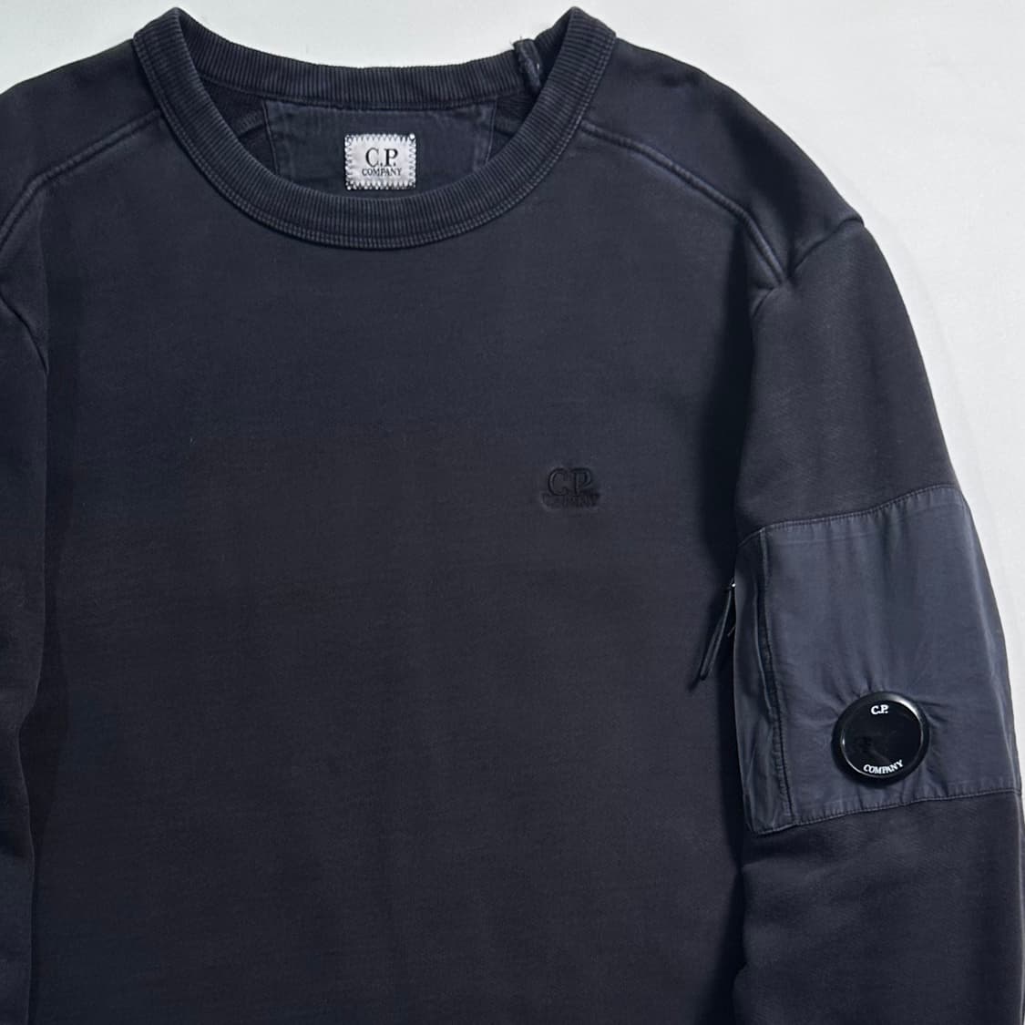 Cp컴퍼니 렌즈 맨투맨  상품이미지2