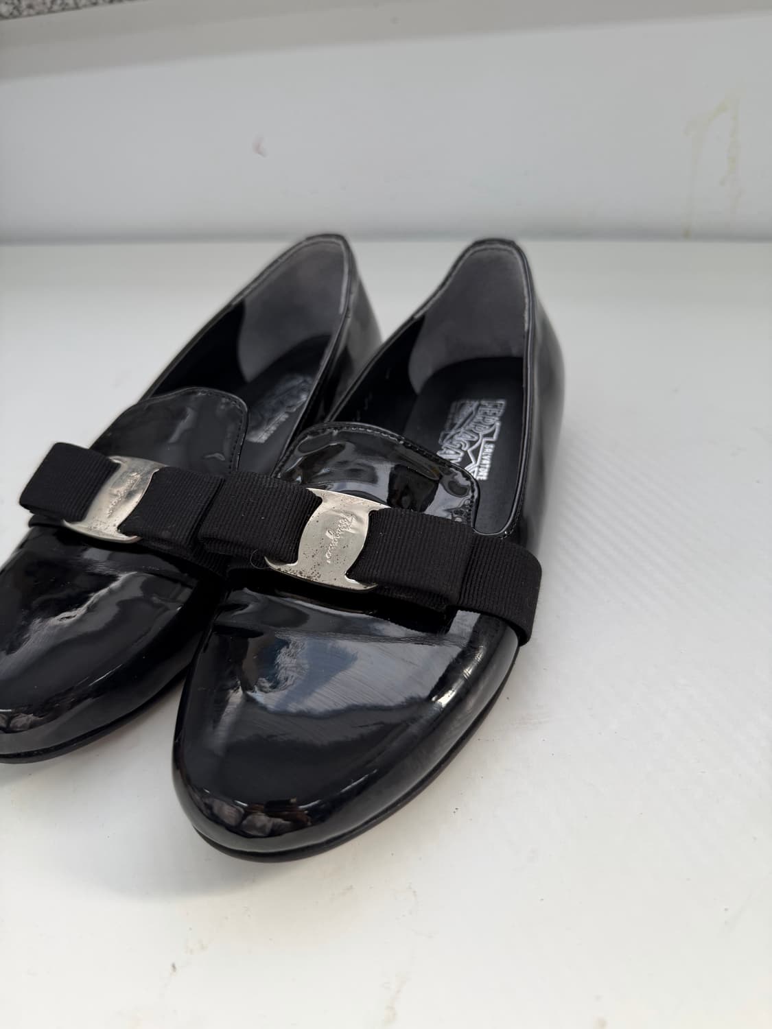 정품) 페라가모 블랙 페이턴트 로퍼 여성 구두 36 상품이미지2