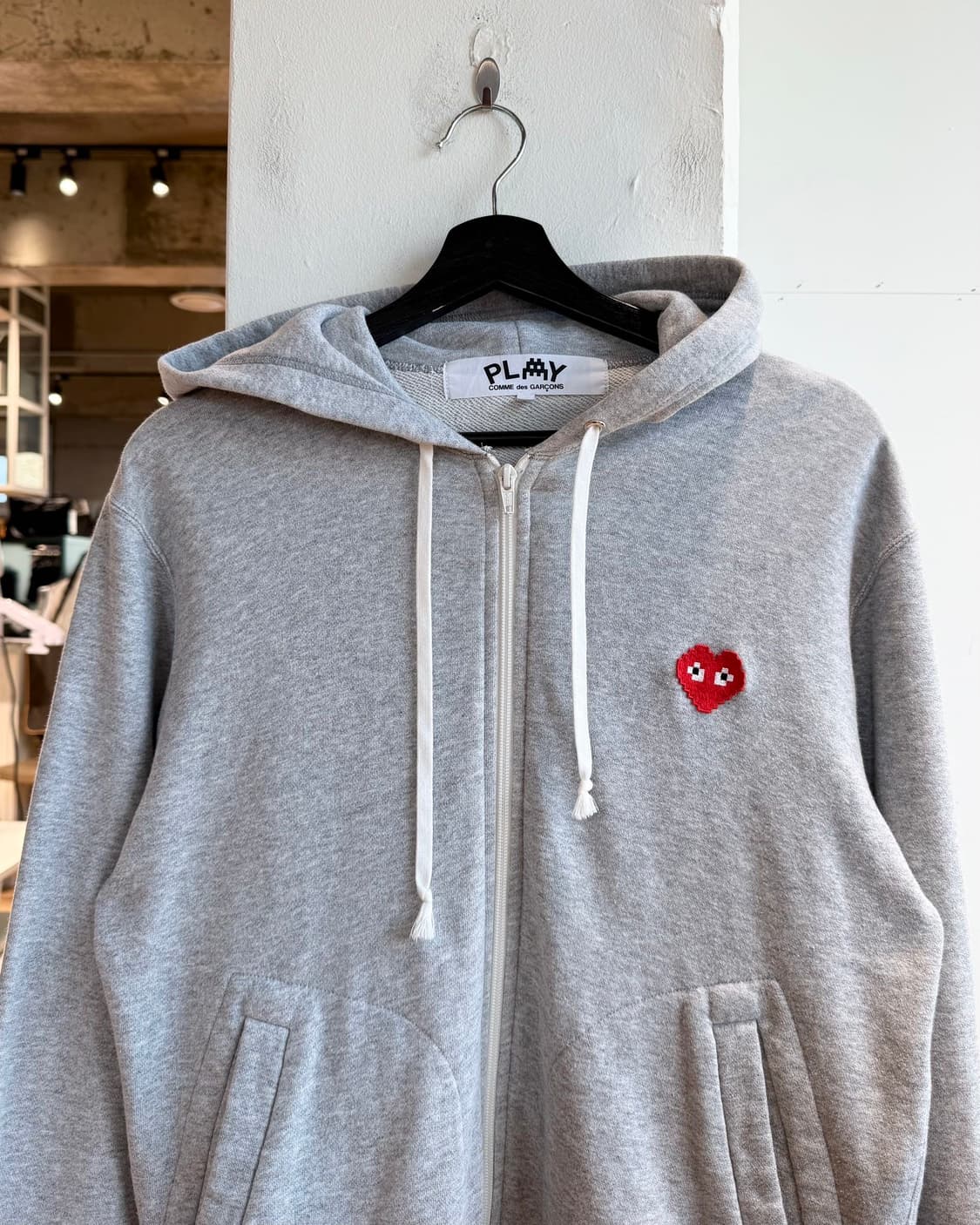 꼼데가르송 플레이 그레이 픽셀 하트 와펜 후드 집업  상품이미지3