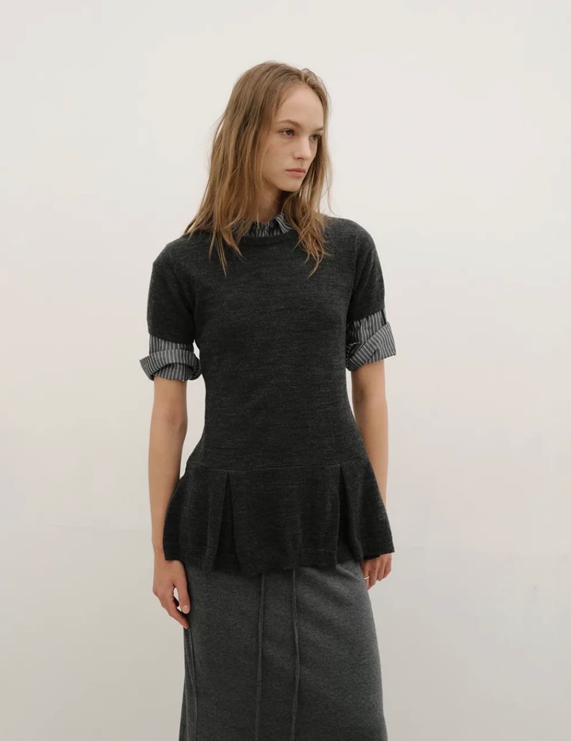 로우타이드 하프 슬리브 니트 차콜 상품이미지1