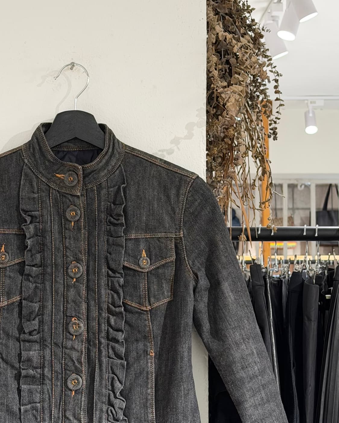 모스키노 진스 블랙 데님 프릴 패디드 자켓 상품이미지3