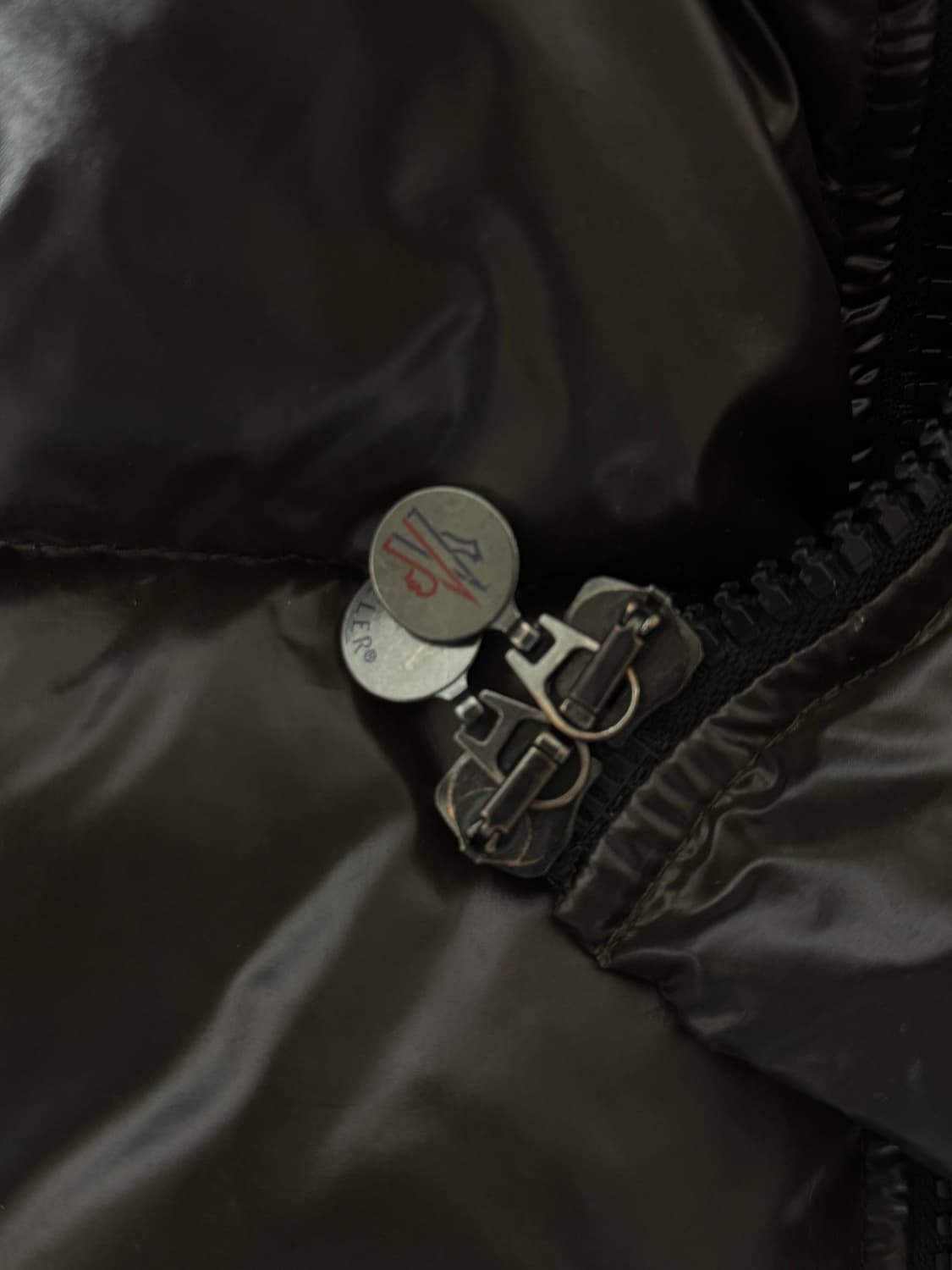 정품) 몽클레어 여성 빅와펜 유광패딩 사이즈 2 상품이미지6