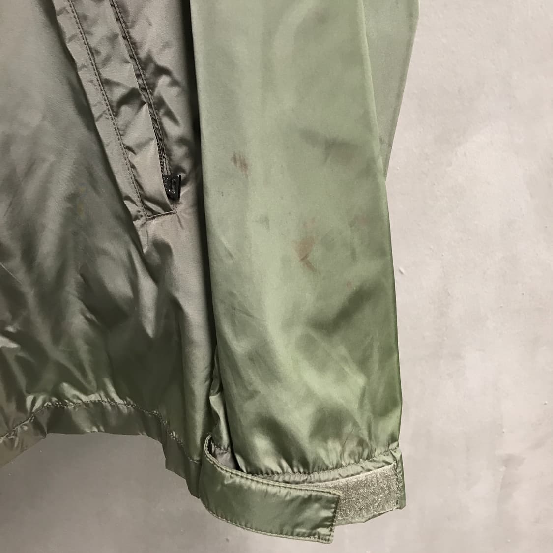 프라다 스포츠 바람막이 자켓 카키 48 상품이미지4