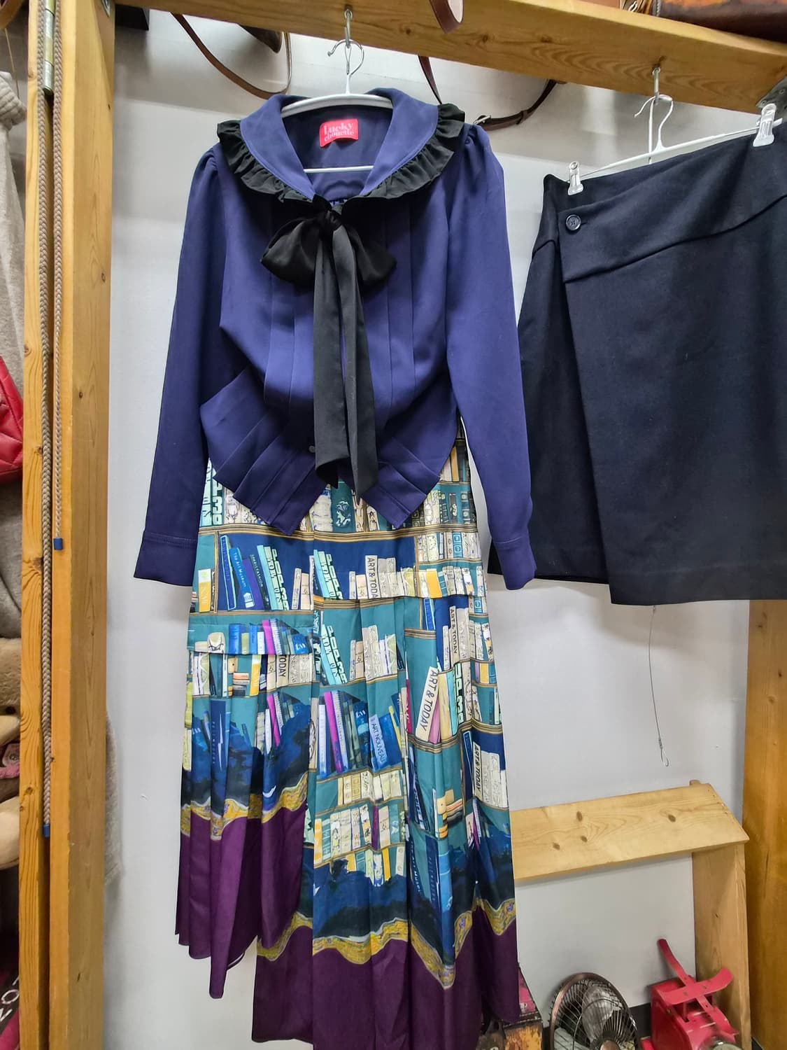 럭키슈에뜨 프릴 블라우스. lusso 언발 일러스트 스커트 상품이미지1