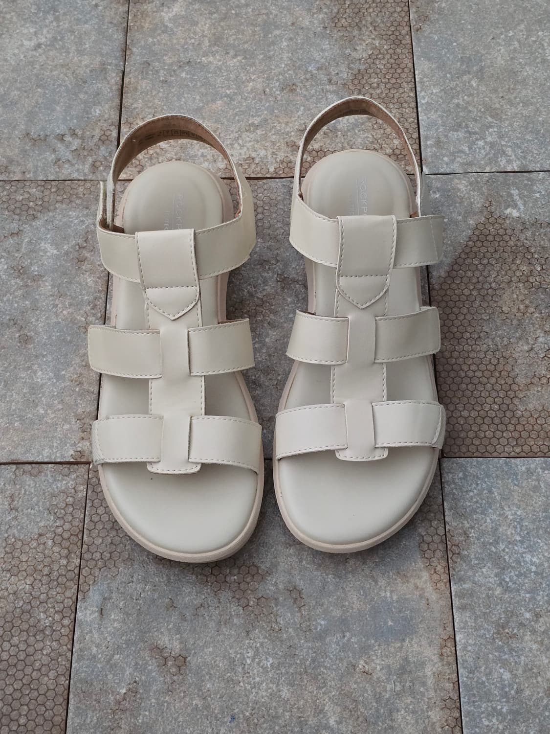 (240)락포트 애비 t 스트랩 샌들 상품이미지2