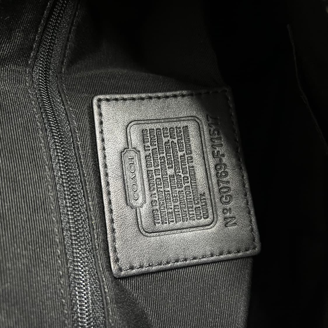 코치 Y2K 스터드 버클 숄더백 상품이미지8