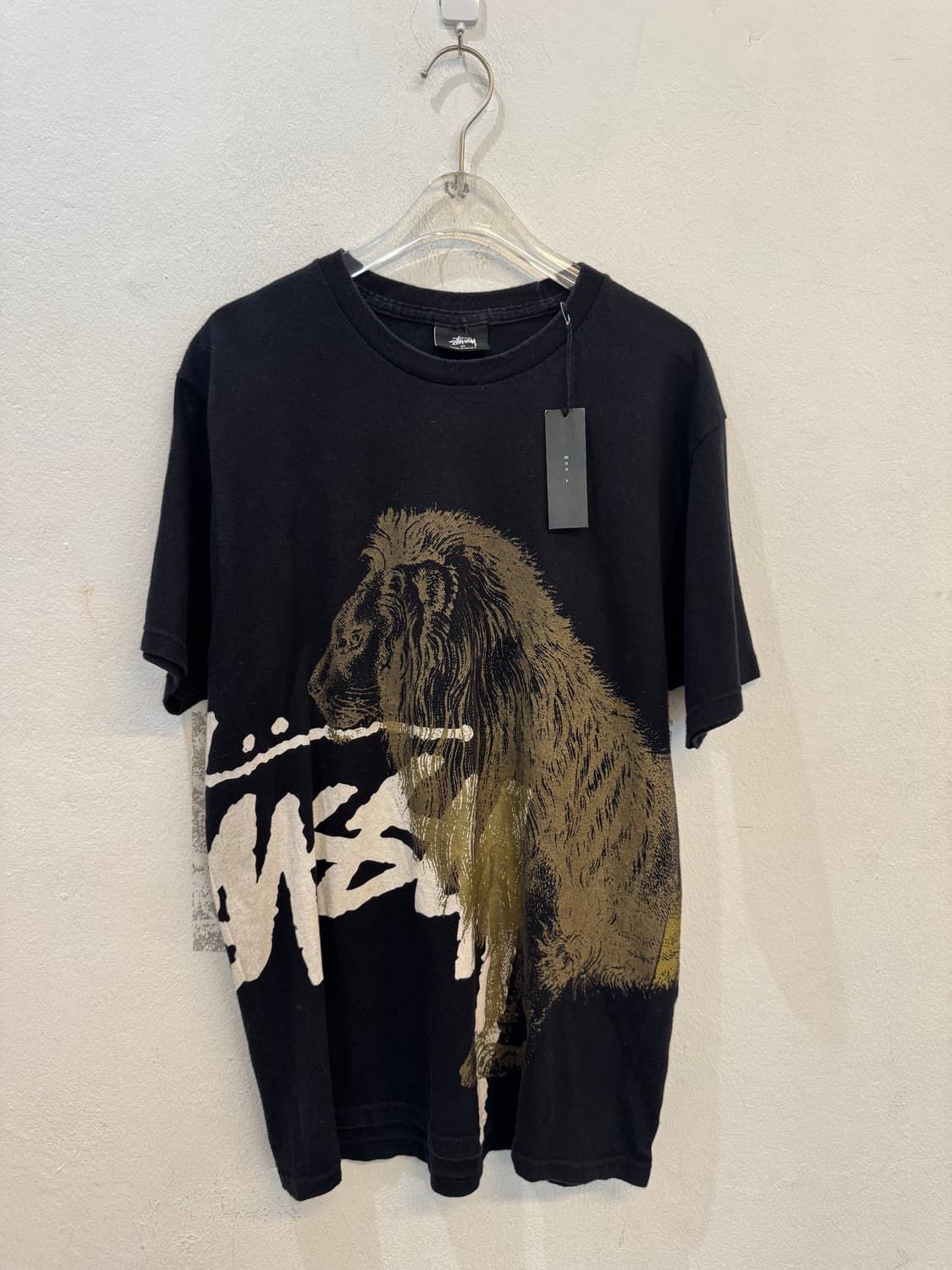 Stussy Gold Lion Black T-Shirt 상품이미지1